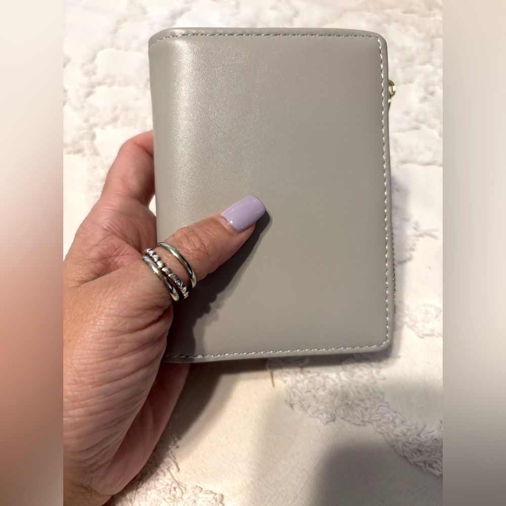 Grey women’s pocket wallet